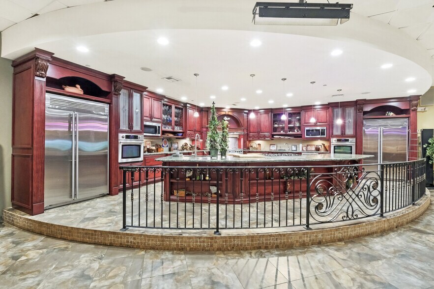 More Photos Of 4351 NE 12th Ter, Oakland Park Restaurant For Lease