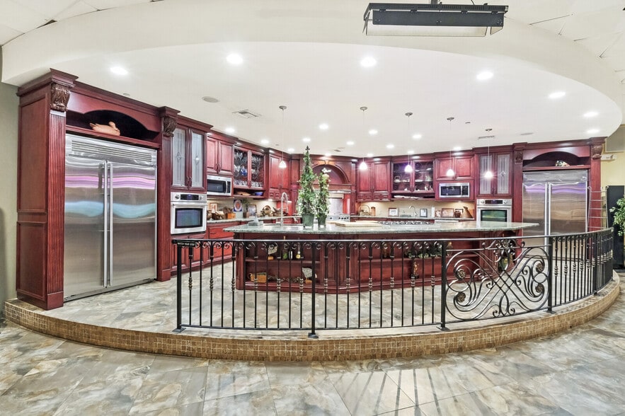 More Photos Of 4351 NE 12th Ter, Oakland Park Restaurant For Sale