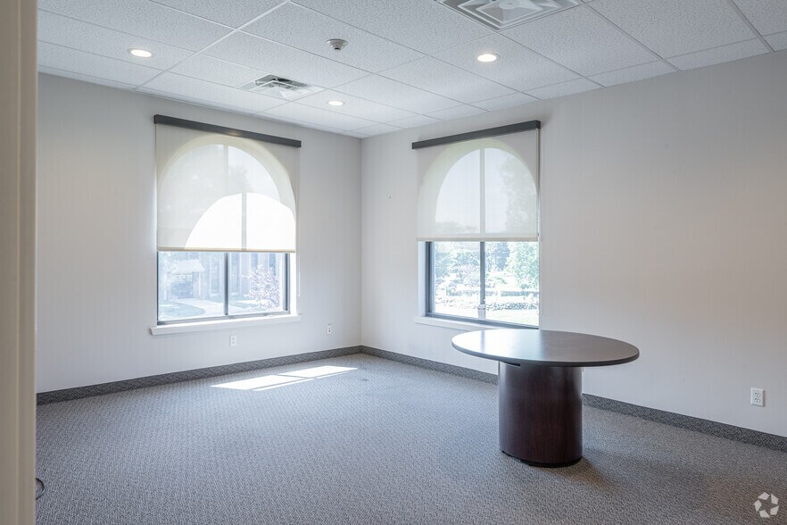 More Photos Of 640 George Washington Hwy, Lincoln Unknown For Sale