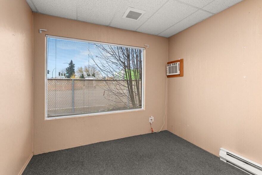 More Photos Of 1017 W Main St, Centralia Flex For Sale