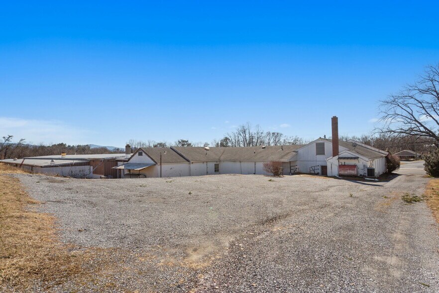 More Photos Of 710 4th St, Shenandoah Warehouse For Sale