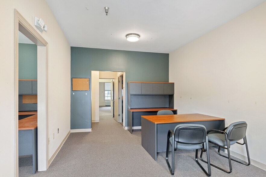 More Photos Of 6478 Putnam Ford Dr, Woodstock Office For Lease