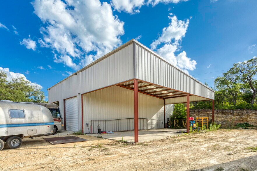 More Photos Of 16415 S Access Rd, Canyon Lake Showroom For Sale