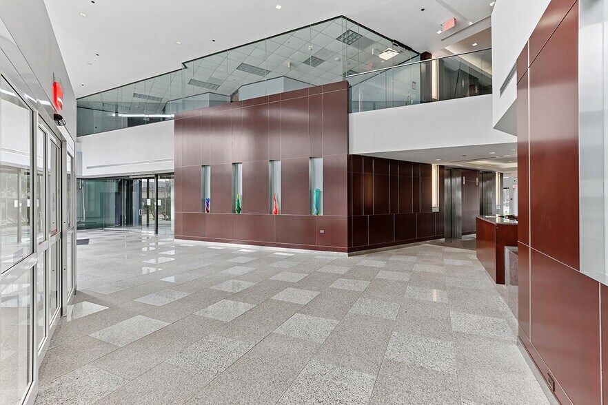 More Photos Of 11490 Westheimer Rd, Houston Office For Lease