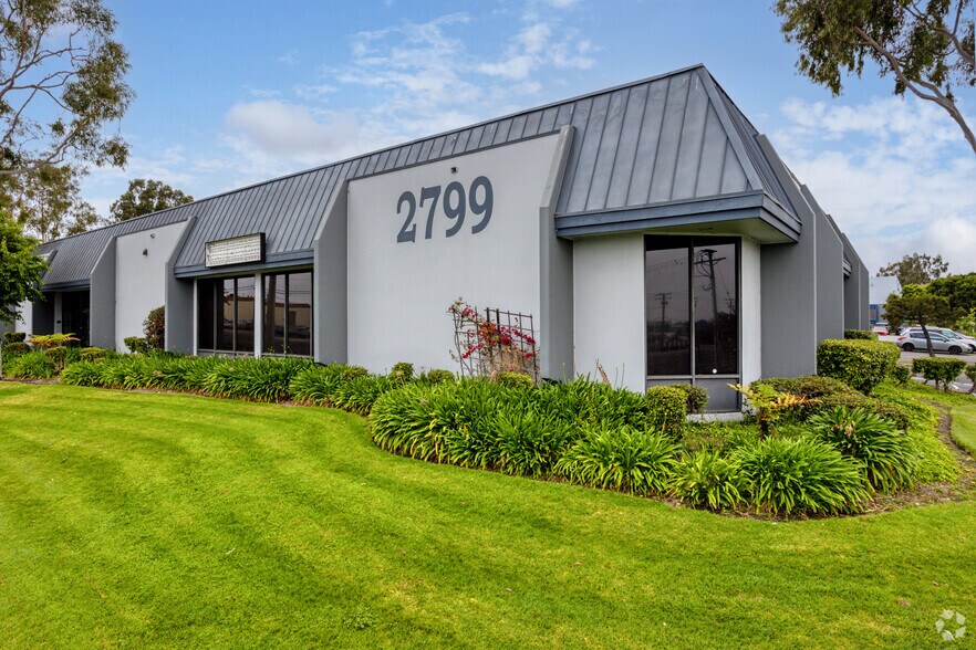 More Photos Of 2799 Temple Ave, Signal Hill Flex For Lease