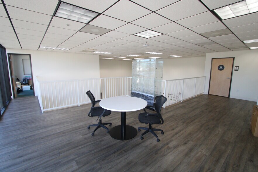 More Photos Of 1521 Railroad St, Glendale Warehouse For Lease