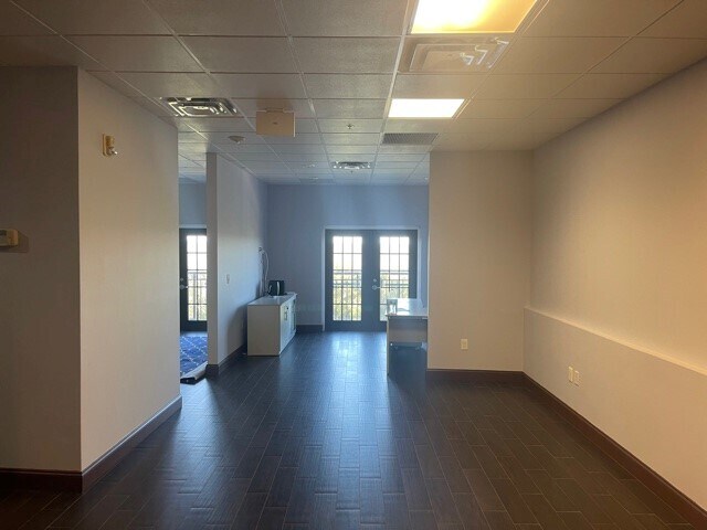 More Photos Of 2295 S Hiawassee Rd, Orlando Office For Lease