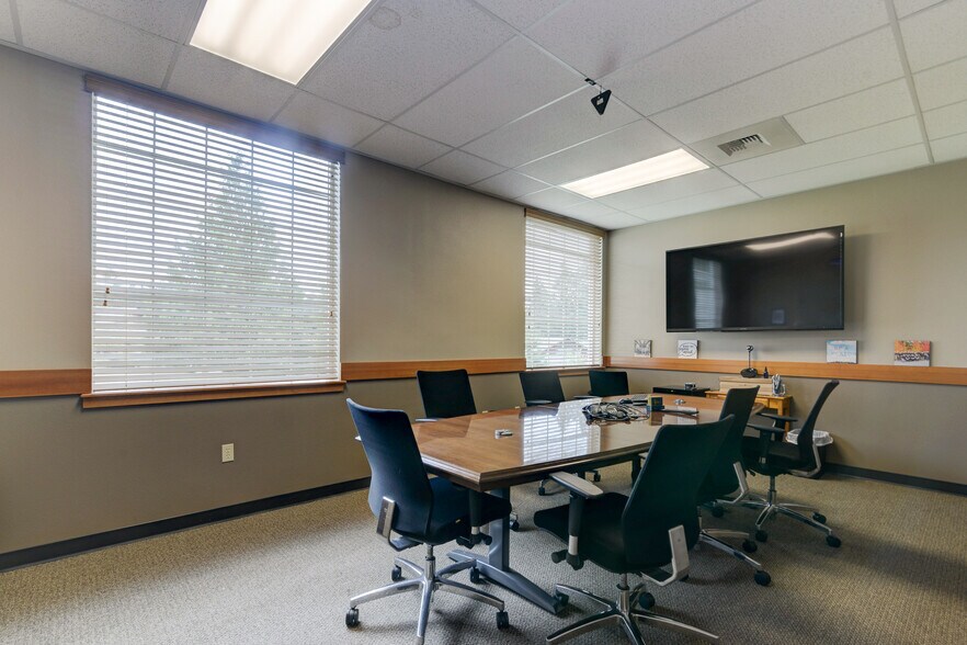 More Photos Of 2102 Carriage St SW, Olympia Office For Lease