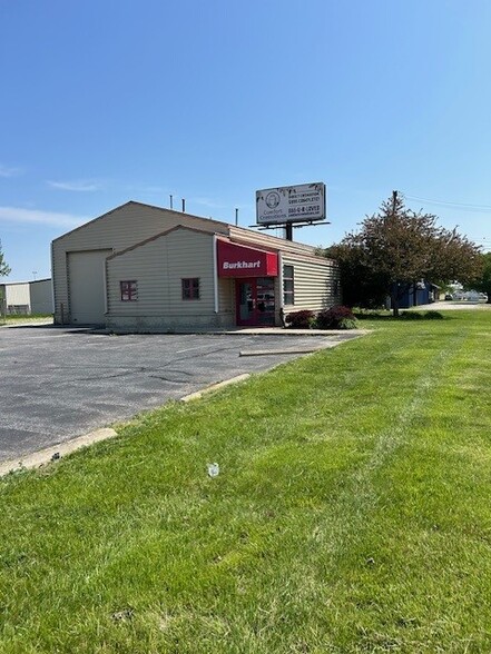 Primary Photo Of 1475 Navco Dr, Lafayette Service For Lease