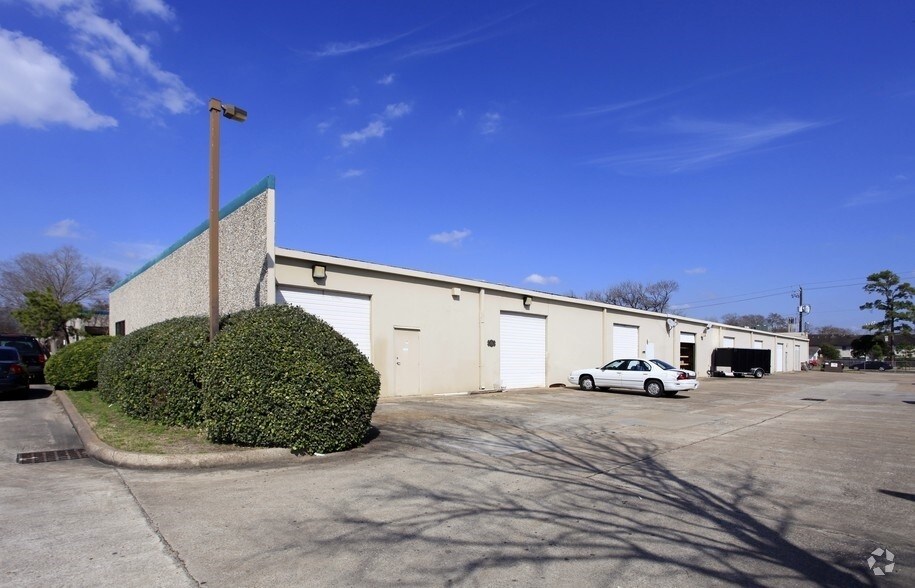 More Photos Of 9434 Katy Fwy, Houston Research And Development For Lease