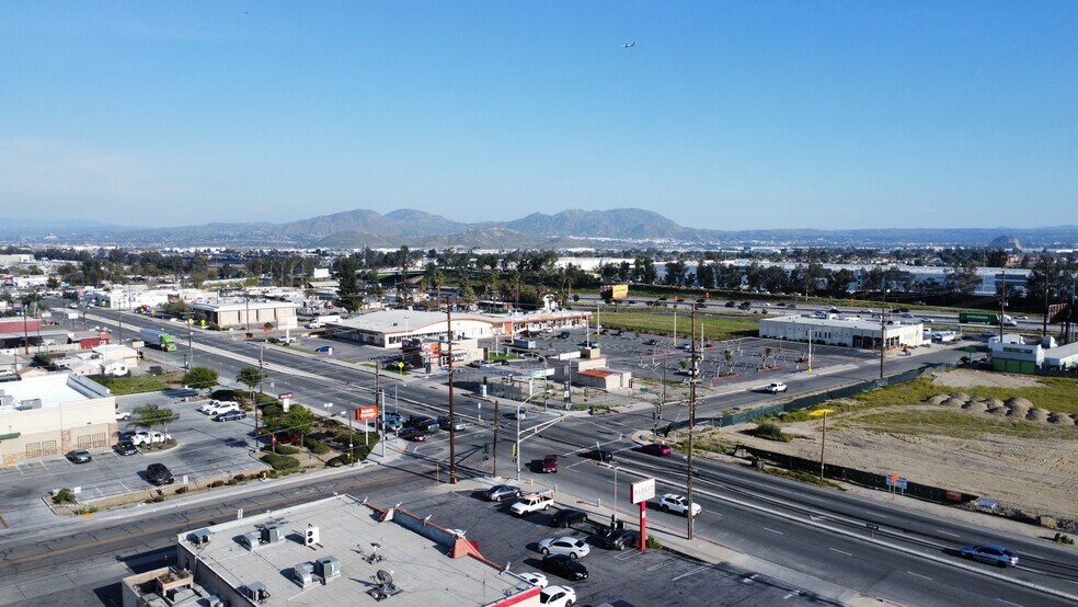 More Photos Of 18509 Valley Blvd, Bloomington Convenience Store For Lease