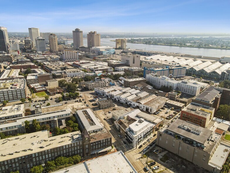 More Photos Of 1051 Annunciation St, New Orleans Restaurant For Sale