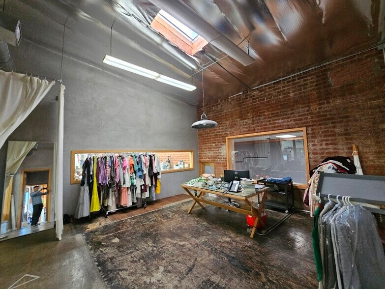 More Photos Of 1354 E Washington Blvd, Los Angeles Warehouse For Sale