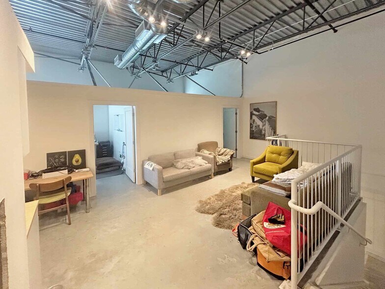 More Photos Of 5491 Regent St, Burnaby Distribution For Sale