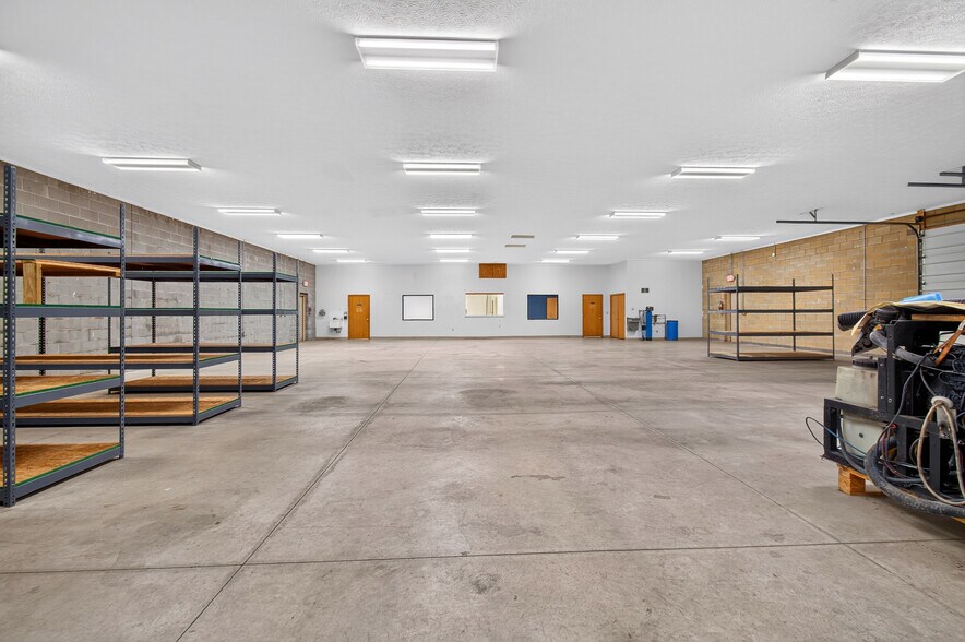 More Photos Of 5240 Cleveland Ave, Wooster Flex For Sale