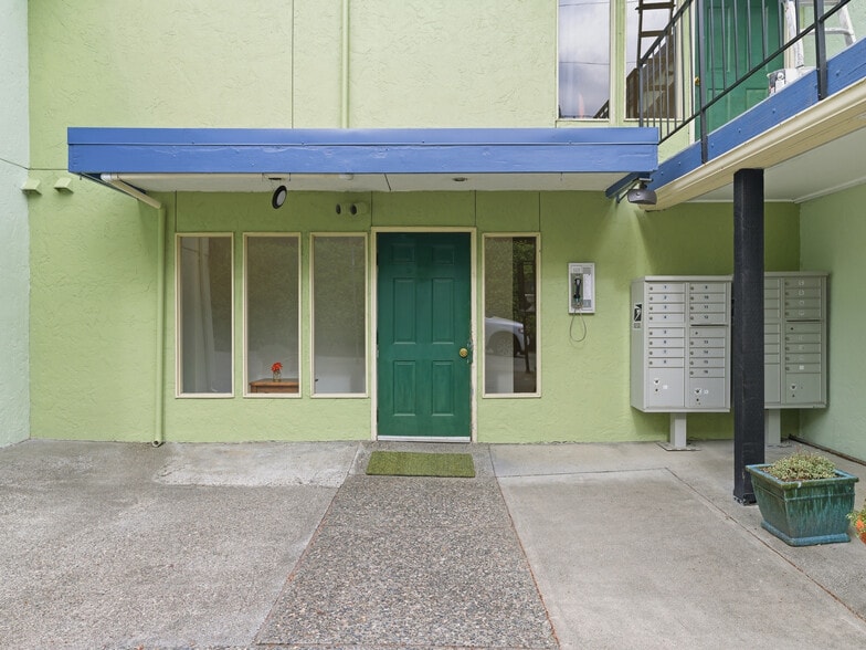 More Photos Of 2629 14th Ave W, Seattle Apartments For Sale