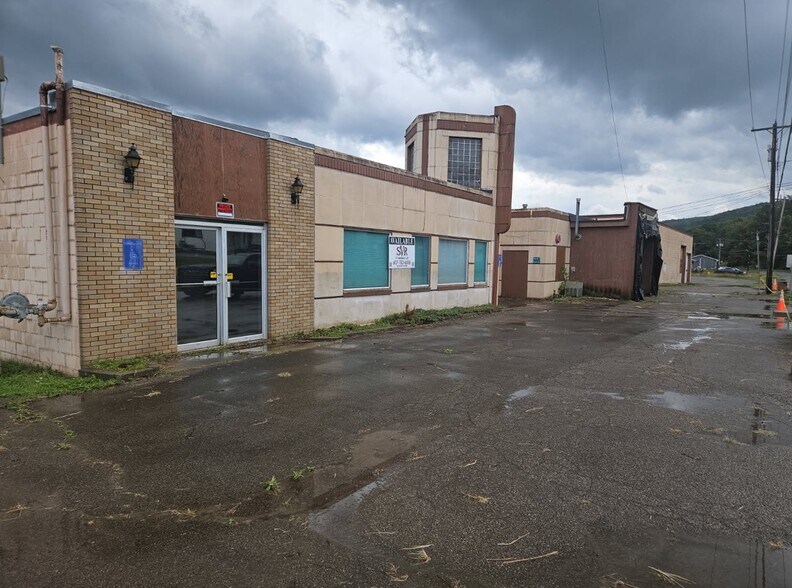 Primary Photo Of 450-452 Canisteo St, Hornell Flex For Sale