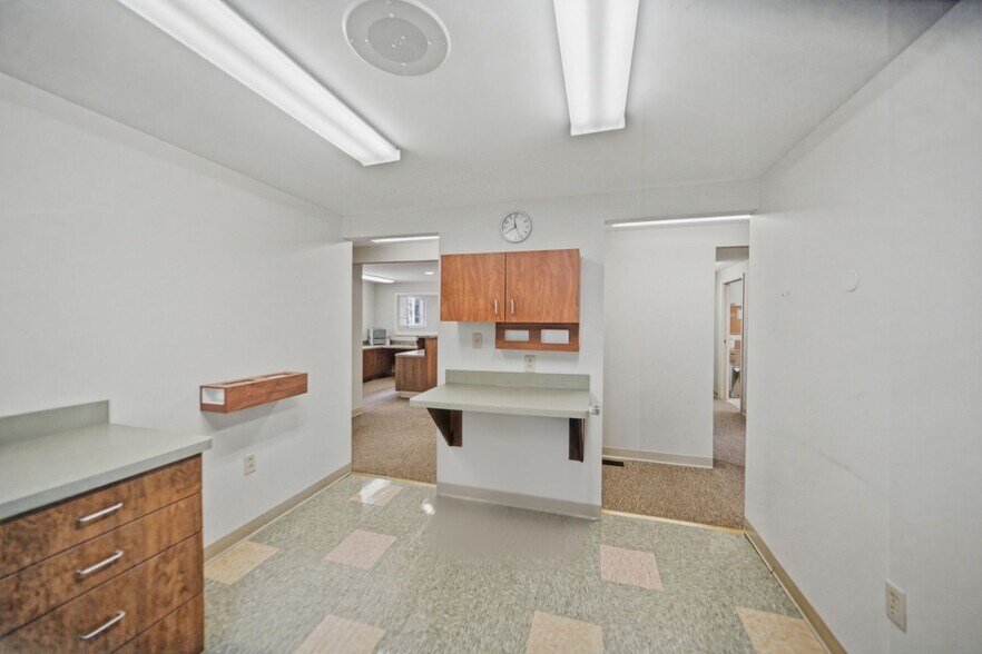 More Photos Of 2533 Sheridan Dr, Tonawanda Office For Sale