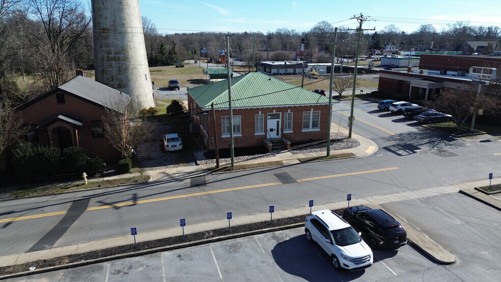 More Photos Of 201 Oneal St, Belton Office For Sale