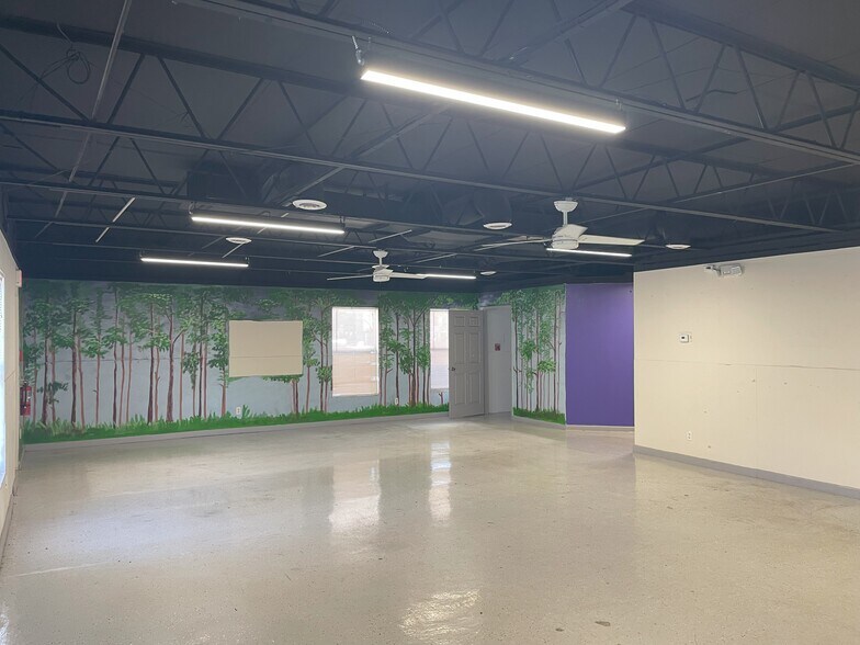 More Photos Of 1847 1st Ave N, Saint Petersburg Restaurant For Lease