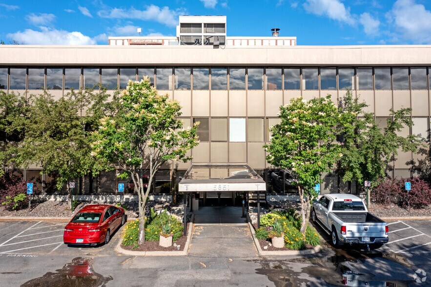 More Photos Of 5851 Duluth St, Golden Valley Medical For Lease