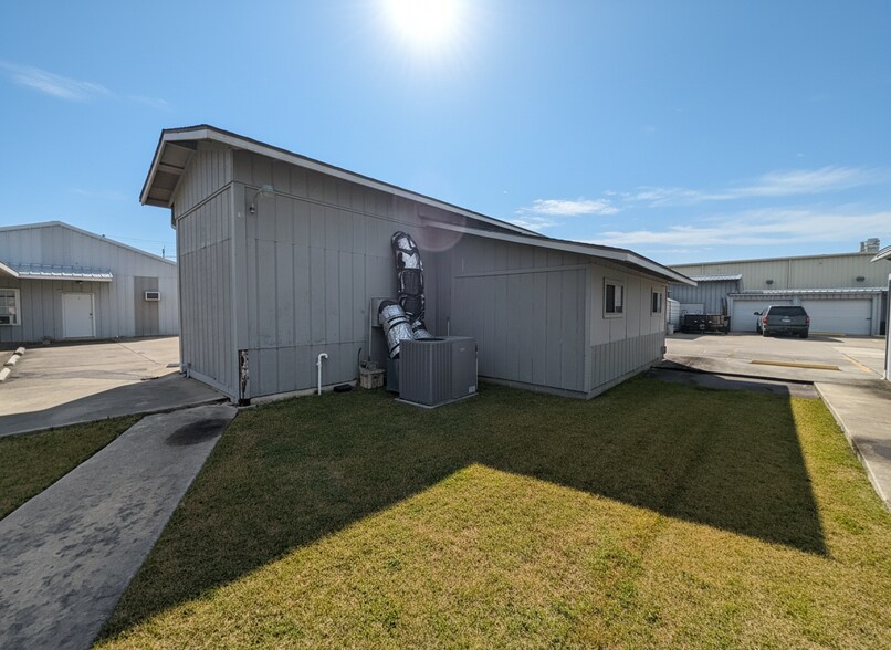 More Photos Of 4953 Big Lake, Lake Charles Office For Sale