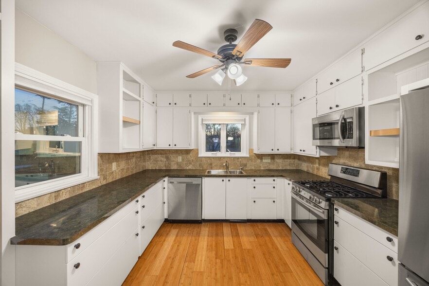 More Photos Of 704 E 9th St, Lockport Medical For Sale