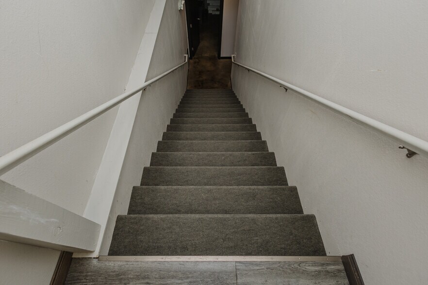 More Photos Of 429 S 119th St W, Wichita Office For Sale