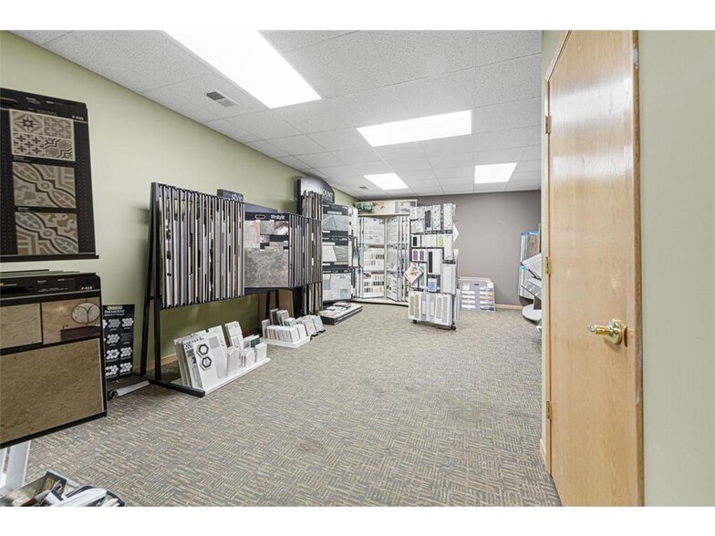 More Photos Of 206-208 Mineral Springs Rd, Owatonna Storefront Retail Office For Sale