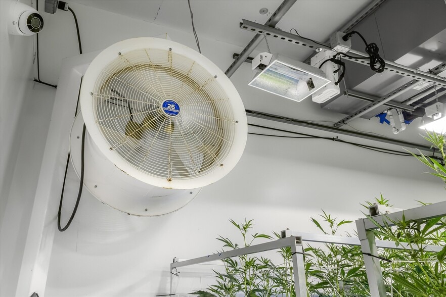 More Photos Of 44211 Yucca Ave, Lancaster Warehouse For Sale