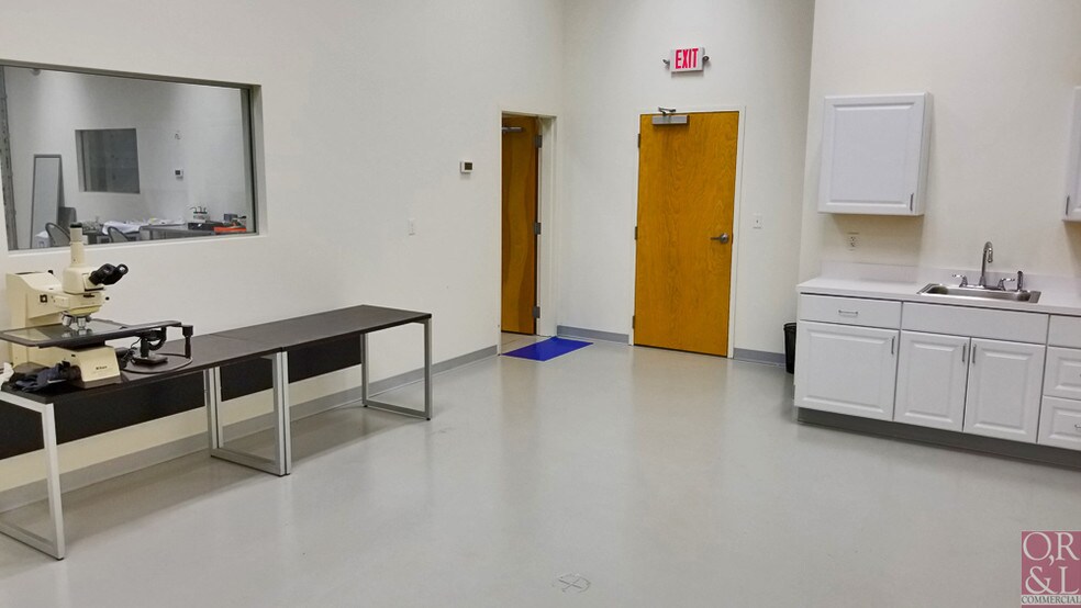 More Photos Of 4 Pin Oak Dr, Branford Industrial For Lease