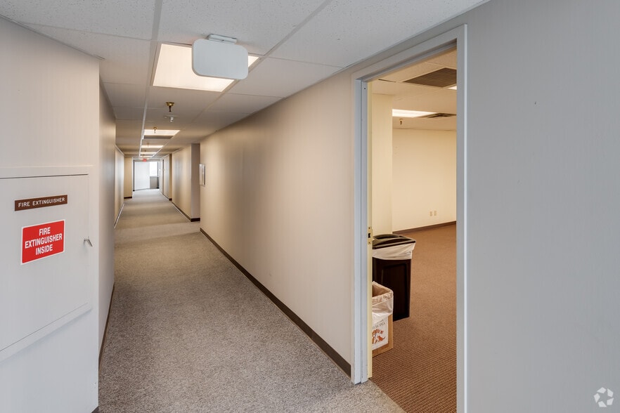 Photo of 32nd Floor Ste 60-3200A