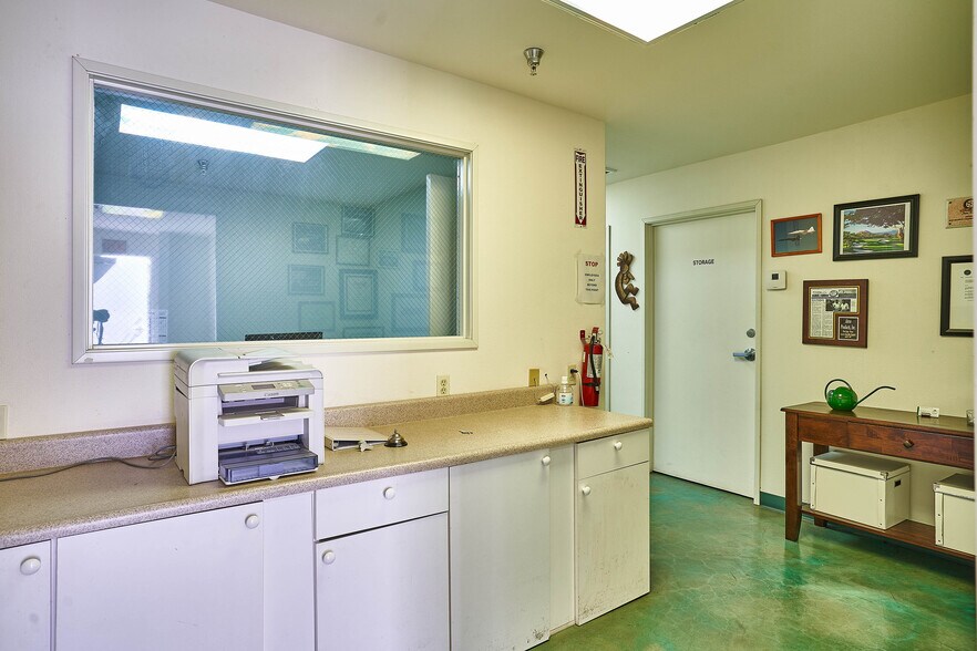 More Photos Of 590 S Grand Ave, San Jacinto Service For Sale