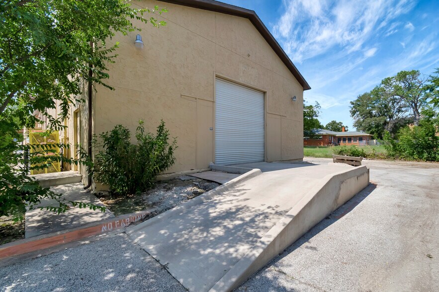 More Photos Of 7716 Davis Blvd, North Richland Hills Storefront For Lease