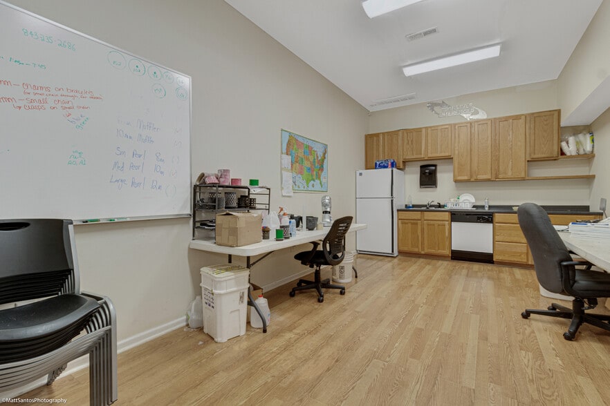 More Photos Of 328 Tiller Dr, Pawleys Island Warehouse For Lease