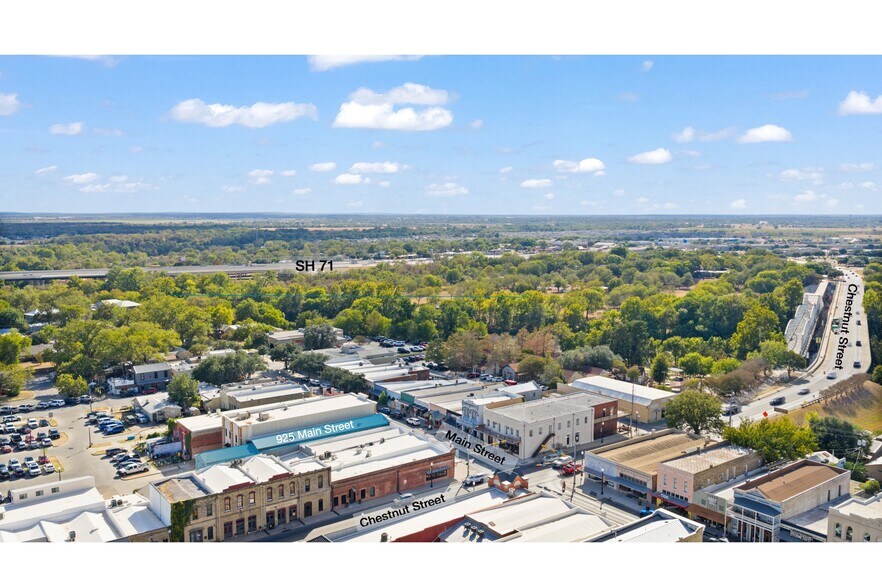 More Photos Of 925 Main St, Bastrop Office Residential For Sale