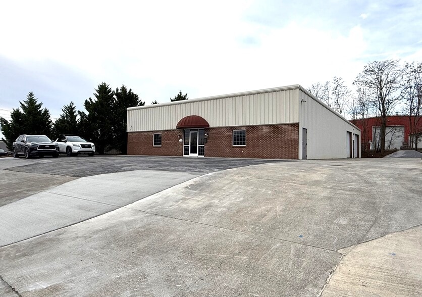 Primary Photo Of 154 W Park Ct, Talbott Industrial For Lease