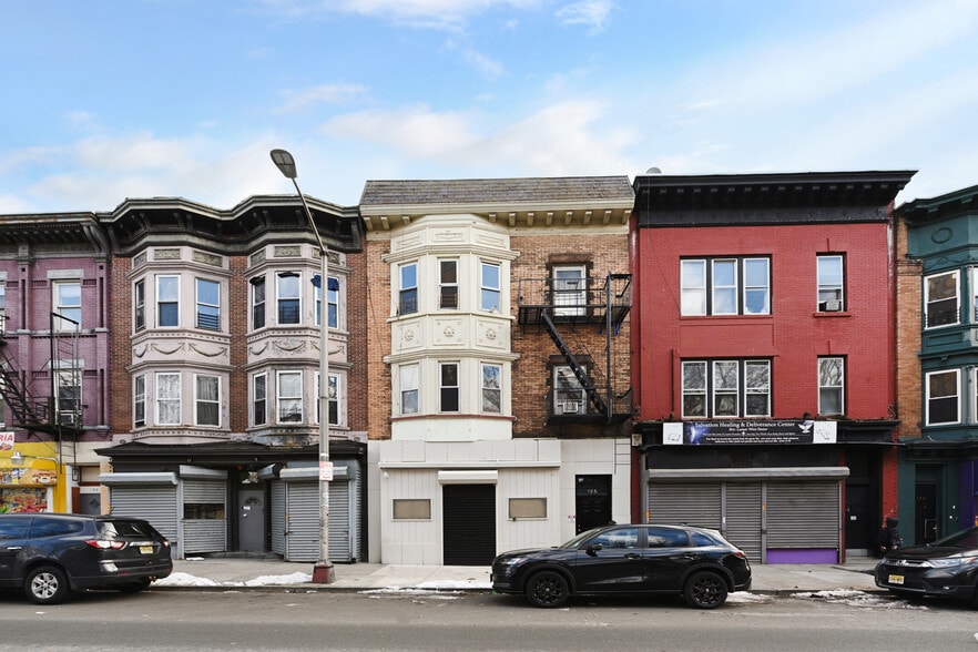 More Photos Of 186 Ocean Ave, Jersey City Storefront Retail Residential For Lease