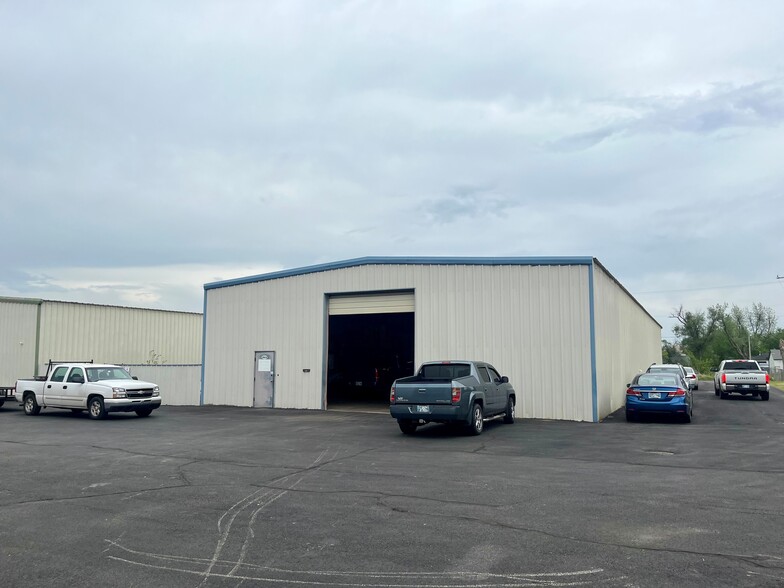 Primary Photo Of 4310 N Martin Ave, Bethany Manufacturing For Lease