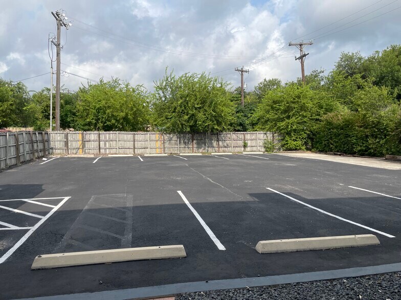 More Photos Of 7303 Blanco Rd, San Antonio Office For Lease