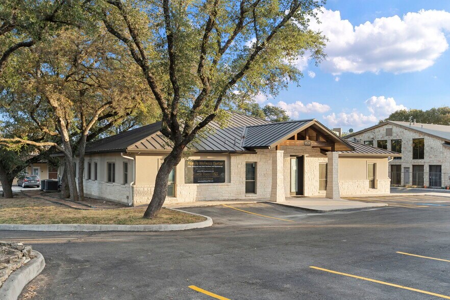 More Photos Of 9518 Tioga Dr, San Antonio Office For Sale