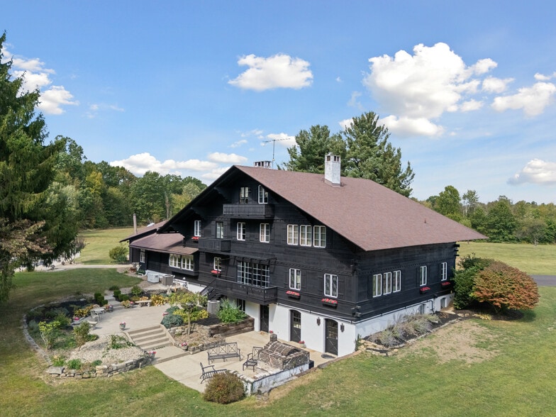 More Photos Of 550 Warner rd, Vienna Specialty For Sale