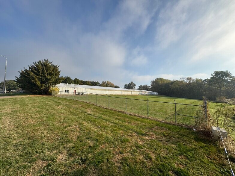 More Photos Of 4616 Enterprise Dr, Bartonville Industrial For Sale