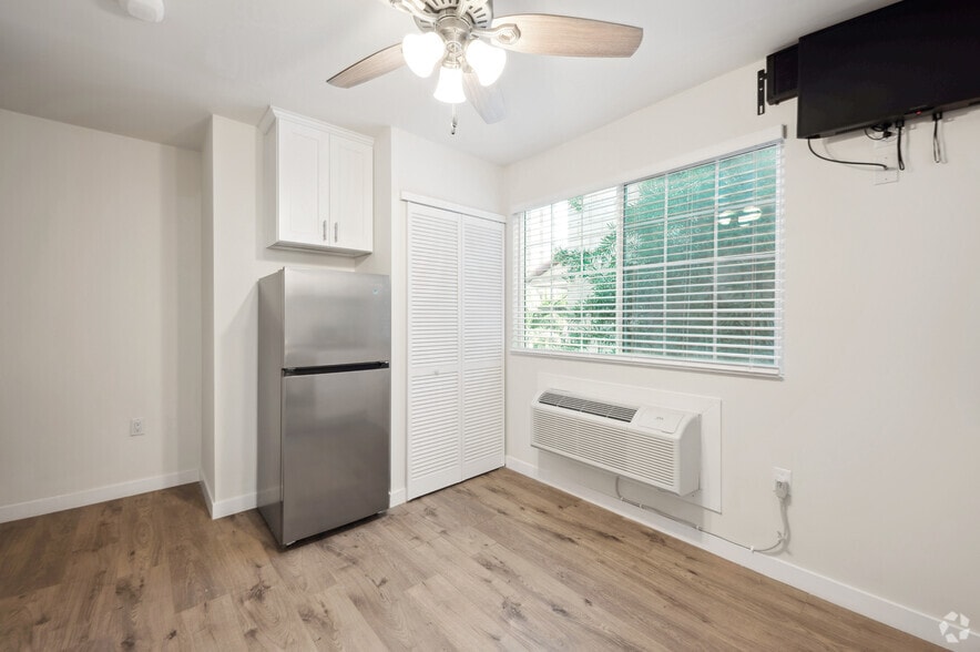 More Photos Of 220 S Alvarado St, Los Angeles Hotel For Sale