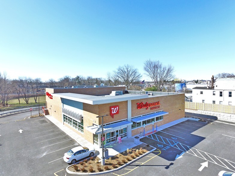 More Photos Of 36 Hillside Ave, Hillside Drugstore For Sale