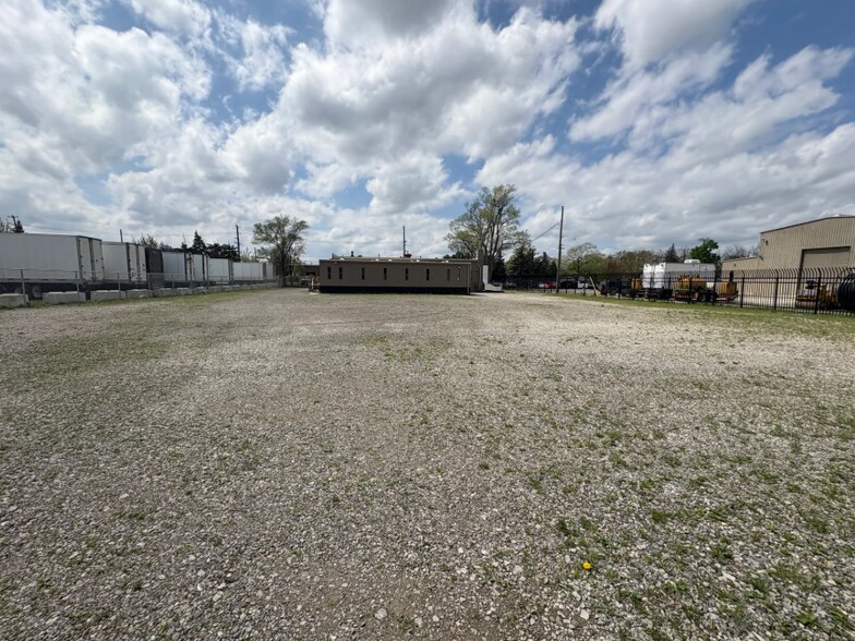 More Photos Of 987 S Mill St, Plymouth Office For Lease