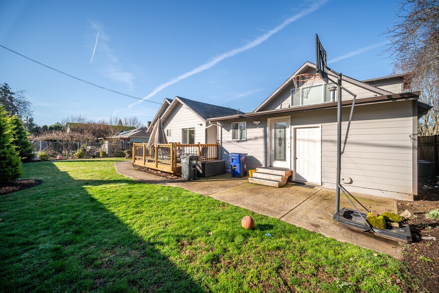 More Photos Of 3552 SE 65th Ave, Portland Skilled Nursing Facility For Sale