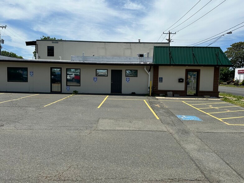 More Photos Of 733-759 Memorial Ave, West Springfield Showroom For Sale