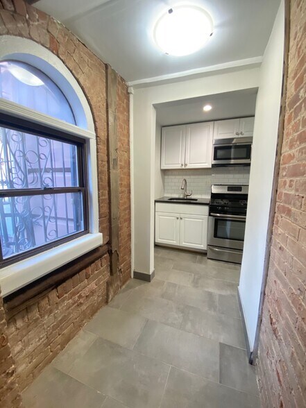 More Photos Of 489 Jersey Ave, Jersey City Storefront Retail Office For Lease