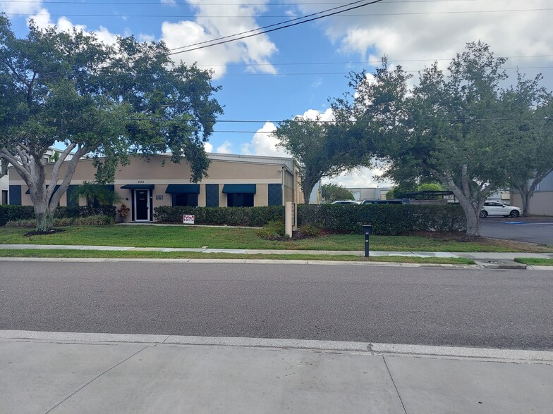 More Photos Of 330 Mears Blvd, Oldsmar Warehouse For Sale